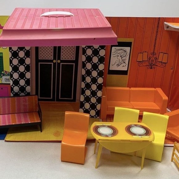Barbie family doll house playset